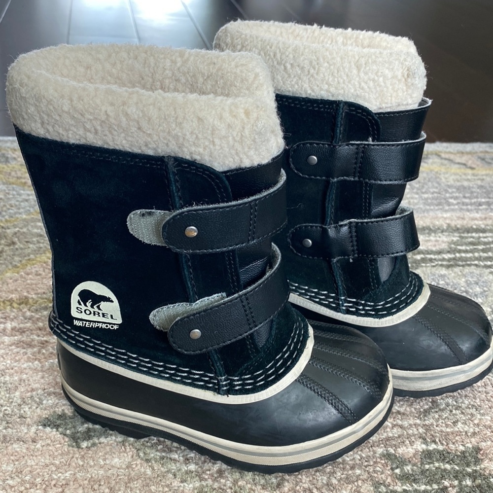 COPY - Sorel waterproof snow boots size kids 11